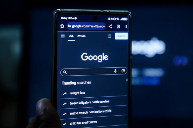 A group of senators has asked the FTC to investigate whether AI summaries introduced by Google and other companies are anticompetitive. © NurPhoto/Getty Images