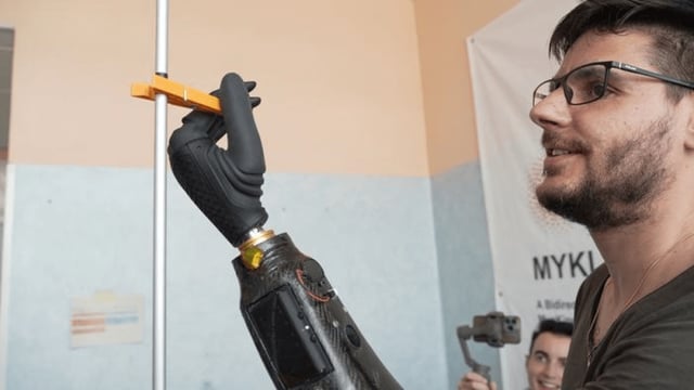 Experimental tests on robotic prosthesis: clothespin (Credit: © 2024 Scuola Superiore Sant’Anna)