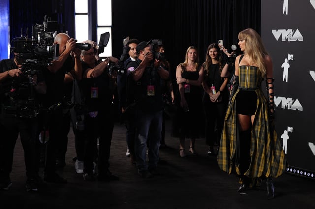 Taylor Swift attends the MTV Video Music Awards in Elmont, New York, U.S., September 11, 2024. REUTERS/Andrew Kelly/File Photo