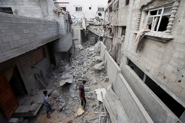 Palestinians inspect the site of an Israeli strike on a house, amid the Israel-Hamas conflict, in Nuseirat in the central Gaza Strip, September 16, 2024. REUTERS/Ramadan Abed/File Photo