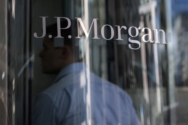 A person enters the JPMorgan Chase & Co. New York Head Quarters in Manhattan, New York City, U.S., June 30, 2022. REUTERS/Andrew Kelly/File Photo