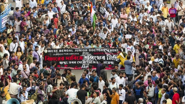 The protesting junior doctors take part in a march to CBI office in Kolkata on Friday. (PTI)