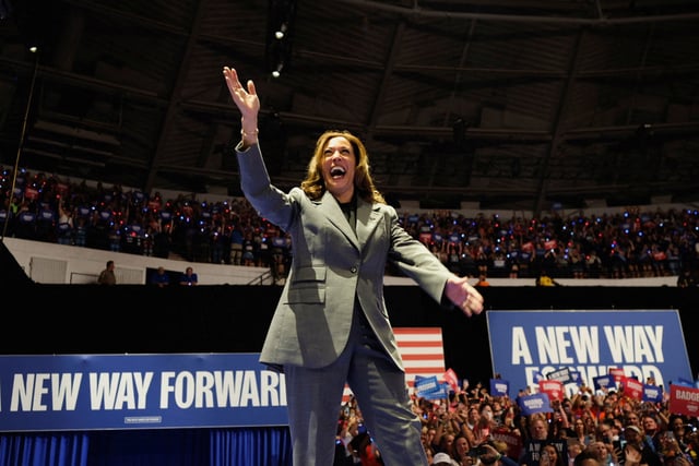 Democratic presidential nominee and U.S. Vice President Kamala Harris reacts during a campaign event in Madison, Wisconsin, U.S., September 20, 2024.  REUTERS/Jim Vondruska