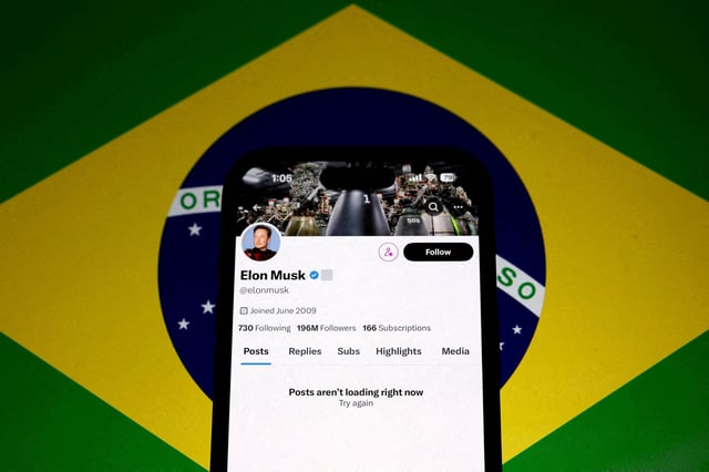 FILE PHOTO: The X account of Elon Musk in seen blocked on a mobile screen in this illustration after Brazil's telecommunications regulator suspended access to Elon Musk's X social network in the country to comply with an order from a judge who has been locked in a months-long feud with the billionaire investor, Sao Paulo, Brazil taken August 31, 2024. REUTERS/Jorge Silva/File Photo