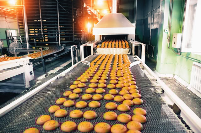 Bakery production line with sweet cookies